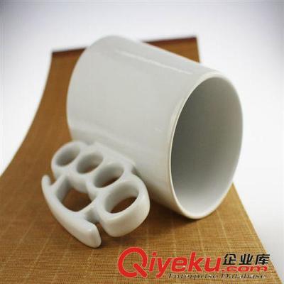 创意与力量结合 广州锦陶陶瓷实业现货纯白色拳击杯详解